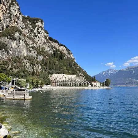 度假居 Mit Seeblick Und Garten, Pool In Ruhiger Lage Von Am Gardasee 提尼亚类