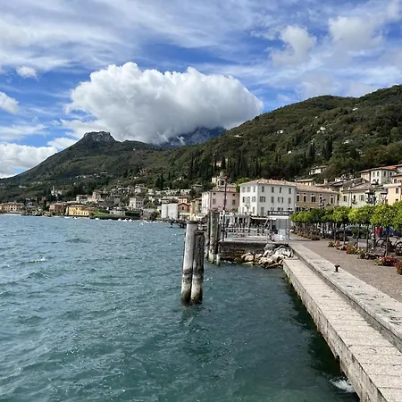 Mit Seeblick Und Garten, Pool In Ruhiger Lage Von Am Gardasee Tignale