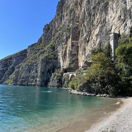 Mit Seeblick Und Garten, Pool In Ruhiger Lage Von Am Gardasee Holiday home Tignale
