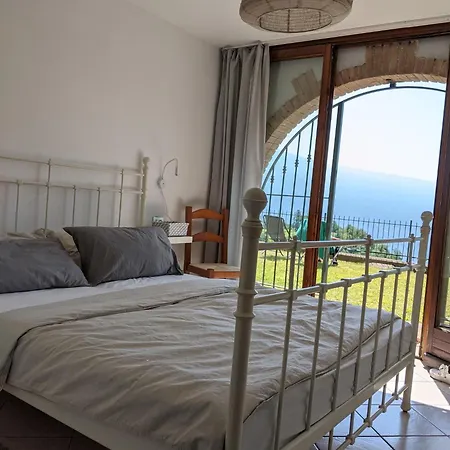 Mit Seeblick Und Garten, Pool In Ruhiger Lage Von Am Gardasee Semesterbostad *