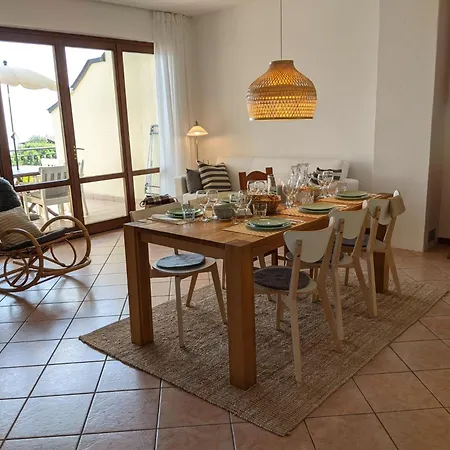 Mit Seeblick Und Garten, Pool In Ruhiger Lage Von Am Gardasee Holiday home