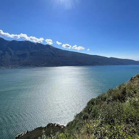 Mit Seeblick Und Garten, Pool In Ruhiger Lage Von Am Gardasee 度假居