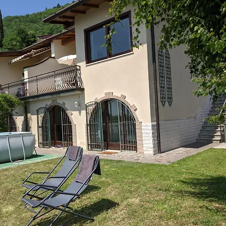Mit Seeblick Und Garten, Pool In Ruhiger Lage Von Am Gardasee 度假居
