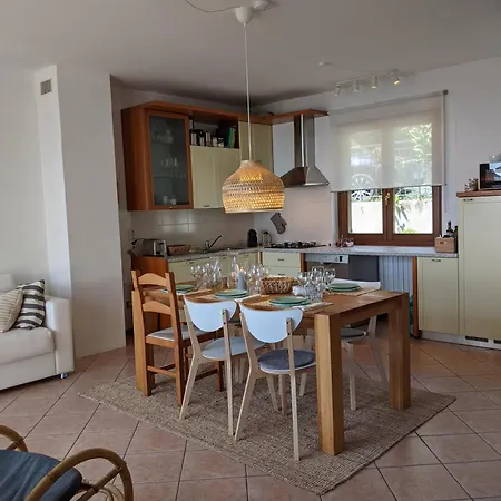 度假居 Mit Seeblick Und Garten, Pool In Ruhiger Lage Von Am Gardasee