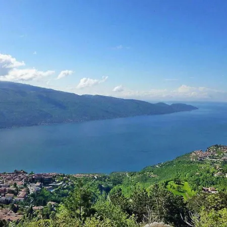 Mit Seeblick Und Garten, Pool In Ruhiger Lage Von Am Gardasee Holiday home Tignale
